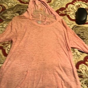 Women’s thin long sleeve shirt with hood and bottom pocket color pink